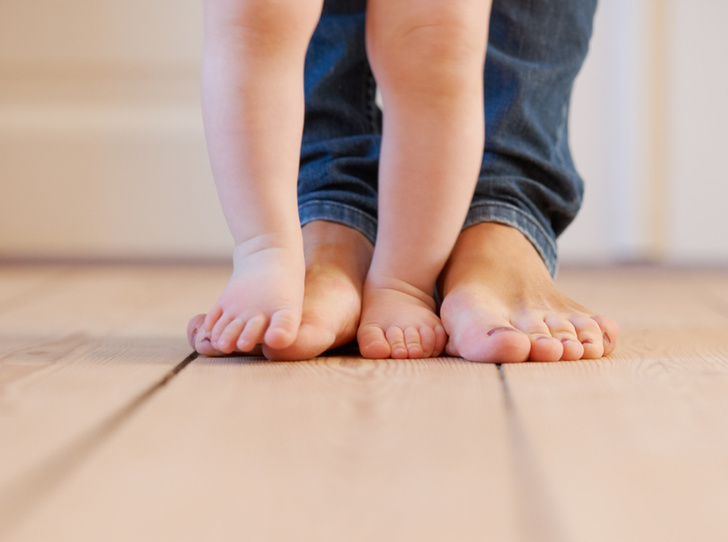 Почему ребенок ходит на цыпочках: советы остеопата