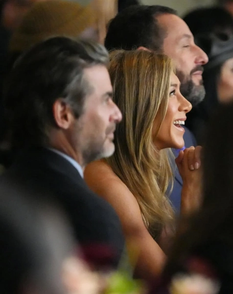 Дженнифер Энистон и Джим Кертис | Источник: Соцсети