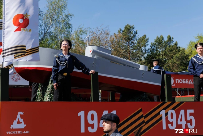 В этой части парада была единственная техника  | Источник: Ирина Шарова / 72.RU 