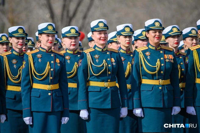 Женщины-военнослужащие на параде в 2024 году | Источник: Олег Фёдоров / CHITA.RU