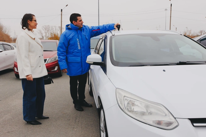 В Geely Центре на Копейском есть возможность сдать автомобиль на реализацию. Здесь также готовы выкупить имеющейся транспорт  | Источник: Дарья Пона 
