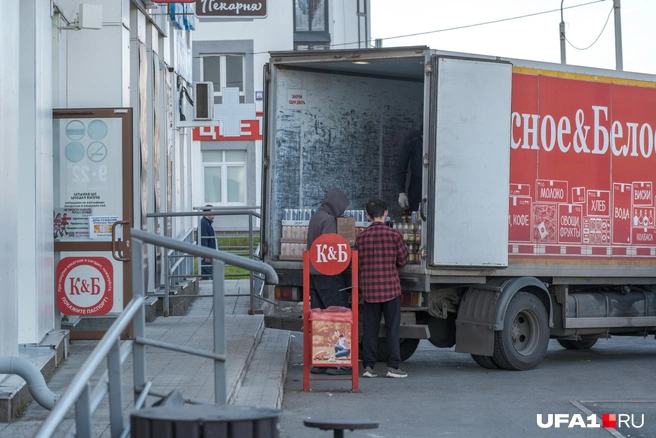 Что-то вкусное привезли | Источник: Булат Салихов / UFA1.RU