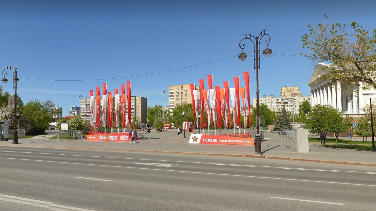 Драмтеатр 16 лет назад и сейчас | Источник: «Яндекс Карты»