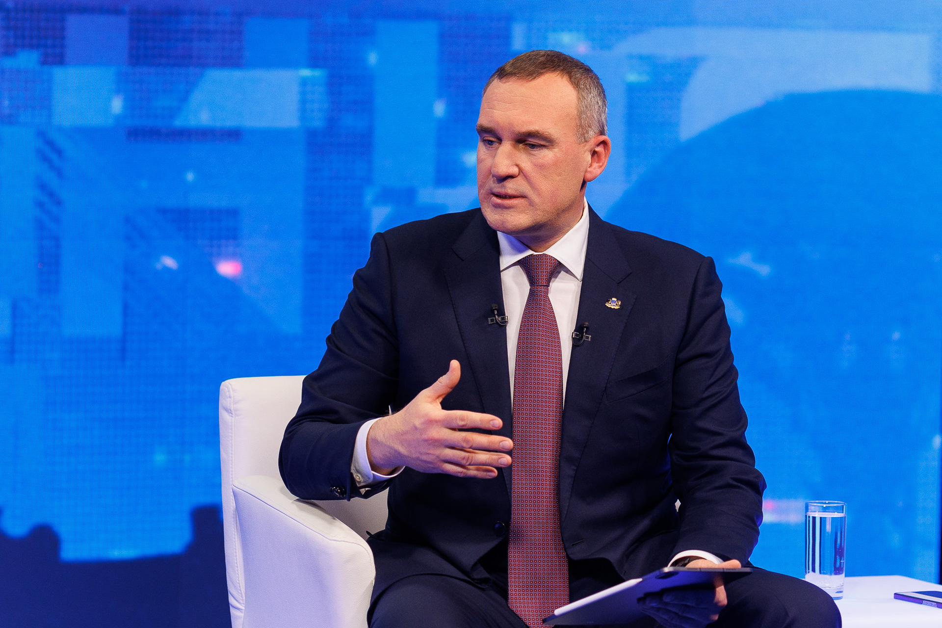 Дочь Михалкова тайно вышла замуж за нефтяного губернатора и родила ему дочь