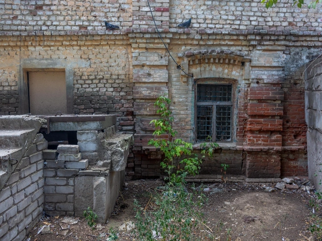 Здание является памятником архитектуры, построенным в конце XIX века. | Источник: Константин Завриков / V1.RU