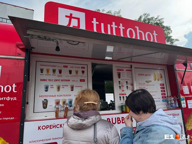 Полулитровый стакан модного Bubble tea обойдется в 450 рублей | Источник: Дарья Костомина / E1.RU