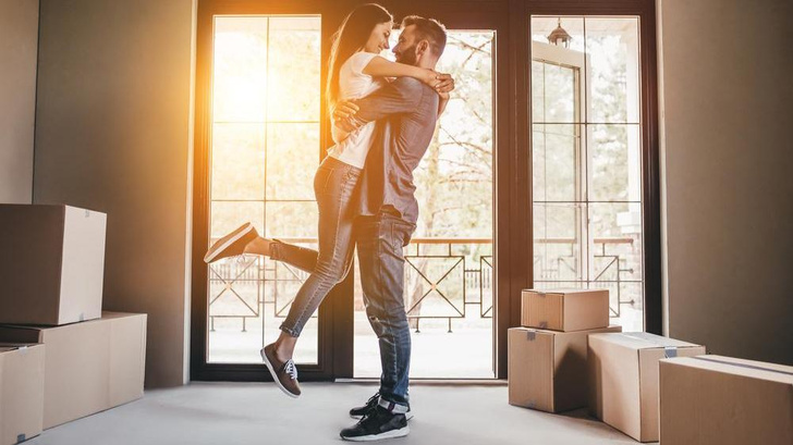 Большинство женщин не готовы встречаться с мужчиной без квартиры: почему для них это важно