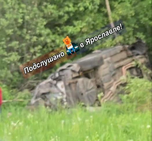 Одна из машин перевернулась | Источник: Подслушано в Ярославле / Vk.com