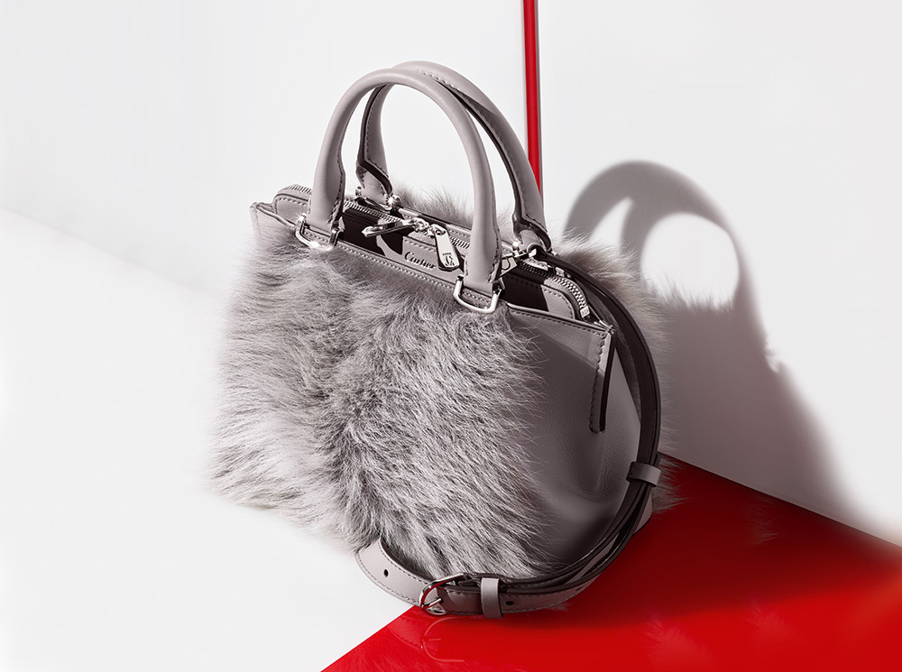 Мех повсюду: новая сумка от Cartier, которая вам понравится | marieclaire.ru