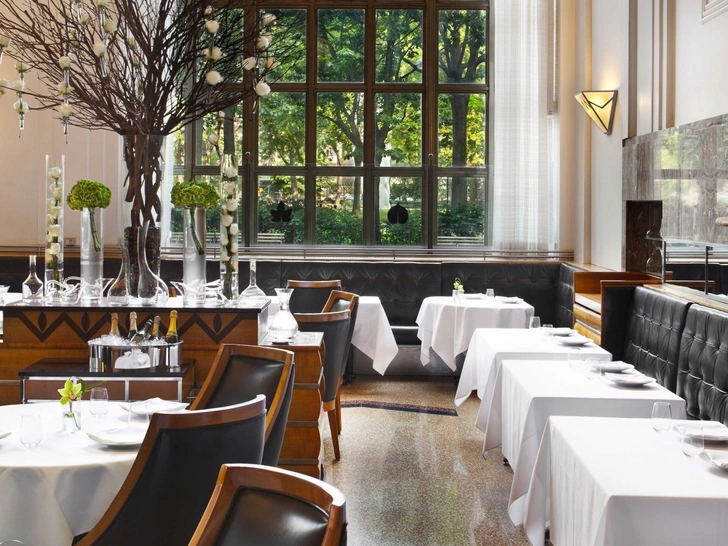 Нью-йорский ресторан Eleven Madison Park занимает первую строчку рейтнига.