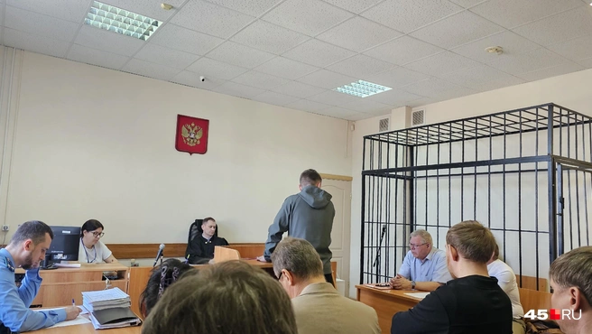 В городском суде продолжают рассматривать дело сестер Камшиловых | Источник: Дарья Никитченко / 45.RU