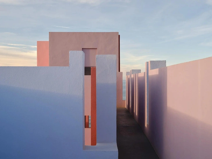 Muralla Roja Рикардо Бофилла в объективе канадских фотографов