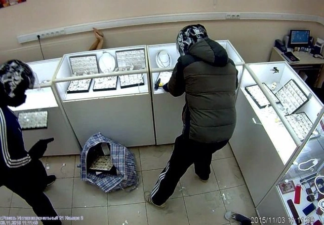 В Рязани произошло вооруженное ограбление ювелирного магазина | ya62.ru