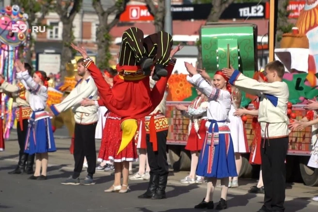 В карнавальном шествии прошли пять тематических платформ | 59.ru