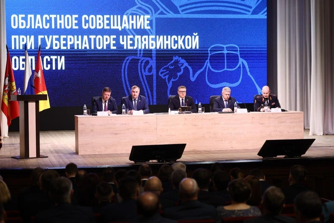 Губернатор призвал глав городов и районов лично контролировать работу дорожных и коммунальных служб | Источник: Наиль Фаттахов / пресс-служба правительства Челябинской области 