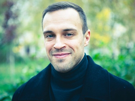 Павел Попов о роли в «Серебряном волке», противостоянии с Игорем Костолевским и браке с Еленой Полянской