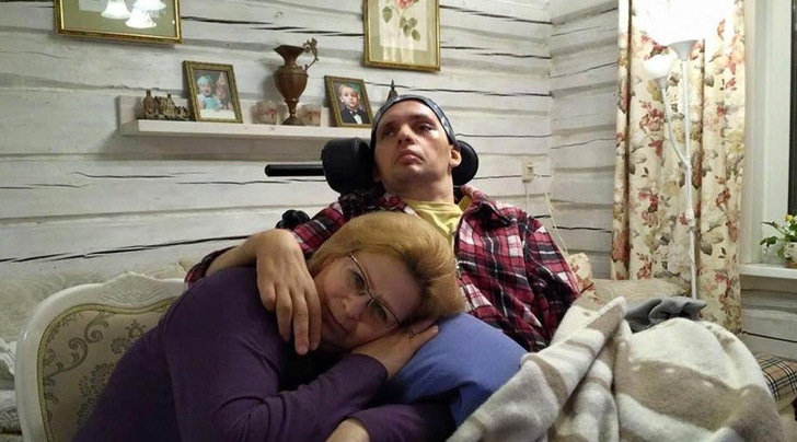 Мама пережившего инсульт Алексея Янина: «Пока дышу, буду ставить сына на ноги»