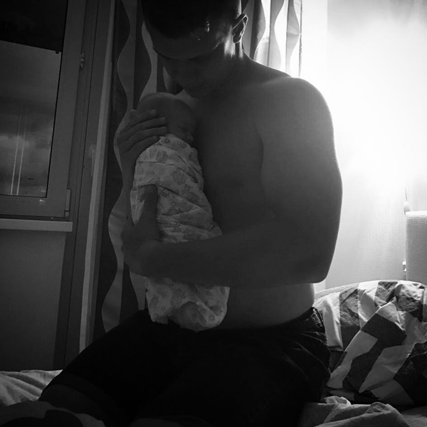 Алия Мустафина поделилась первым снимком новорожденной дочери