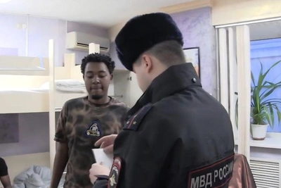 83 мигранта покинут Россию после рейда в Саратовской области