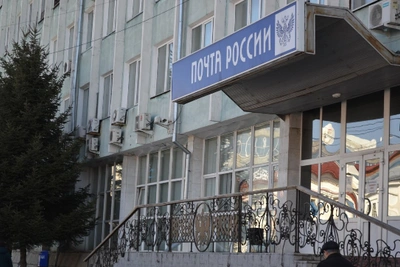 Сотрудницу почты из Благовещенска наградили за спасение коллеги при инсульте