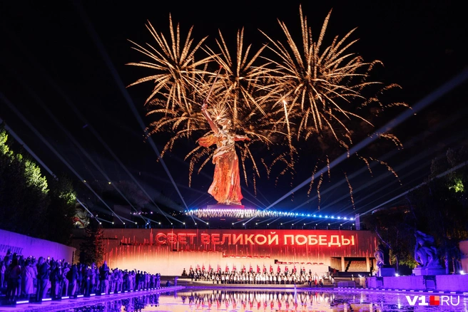 Кто сказал, что Родина-мать — не живая? | Источник: Алексей Волхонский / V1.RU