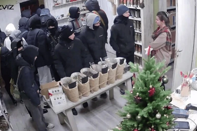 В Тюмени нашли подростков, ограбивших чайную лавку