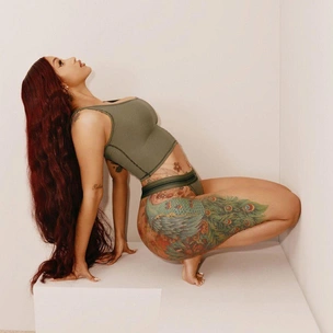 Cardi B снялась в базовом нижнем белье