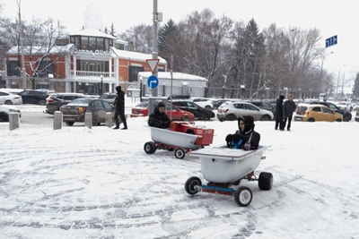 Million Rubles to Drive Bathtub Cars in Yekaterinburg