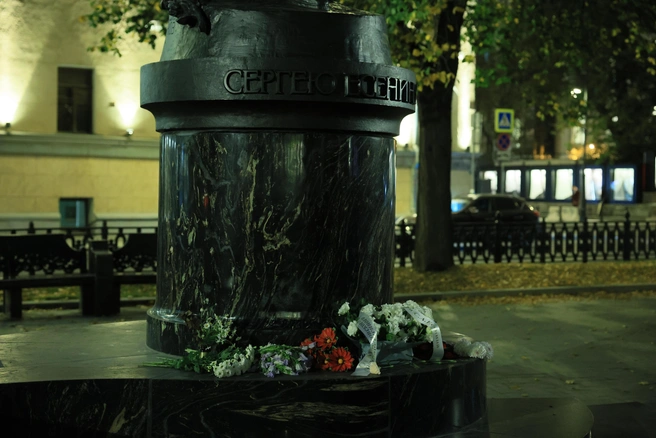 Даже экстрасенсы пытались выяснить обстоятельства гибели Сергея Есенина | Источник: Артем Устюжанин / MSK1.RU