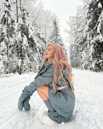 Фото №2 - Юбка-пуховик как у Кристины Ким из XO Team — новый модный тренд зимы 2022