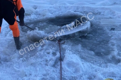 На реке Иня обнаружили тело вмёрзшего в лёд мужчины