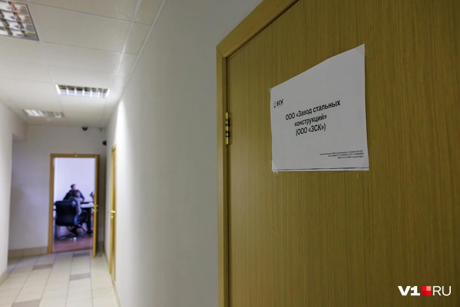 Сотрудников предприятия попросили дожидаться в отдельном помещнии | Источник: читатели V1.RU