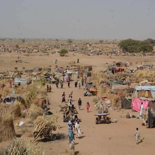 В Судане оползень разрушил деревню, куда люди бежали от войны. Выжил только один человек