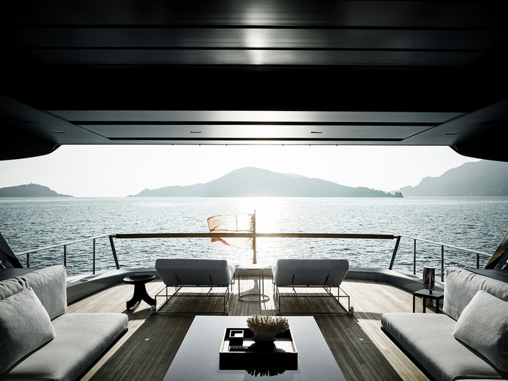 Лофт с видом на море: новая яхта по дизайну Пьеро Лиссони (фото 0)
