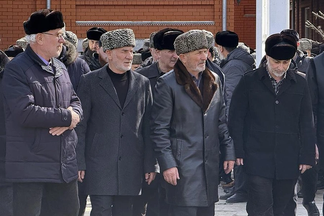 Тело предпринимателя накануне доставили из Москвы в Чечню | Источник: Таисия Боршигова / ТАСС