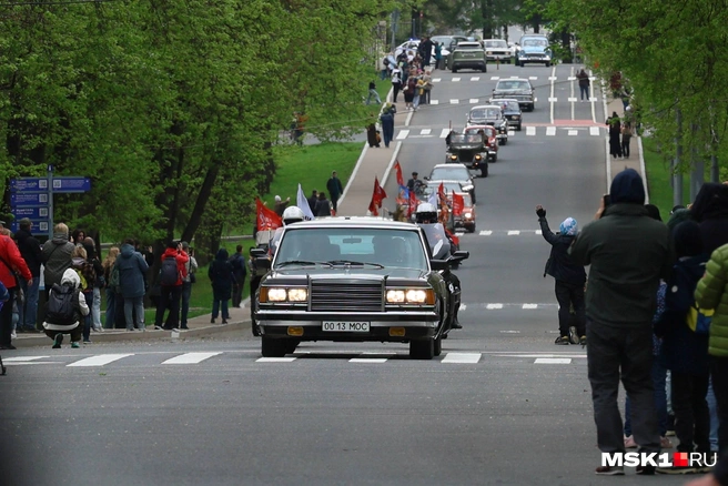 Президентский автомобиль воглавил пробег ретро техники | Источник: Артем Устюжанин / MSK1.RU