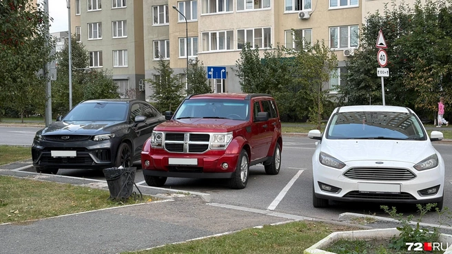 Dodge Nitro выпускали всего несколько лет&nbsp;— сейчас встретить такой автомобиль на дороге получается не каждый день | Источник: 72.RU