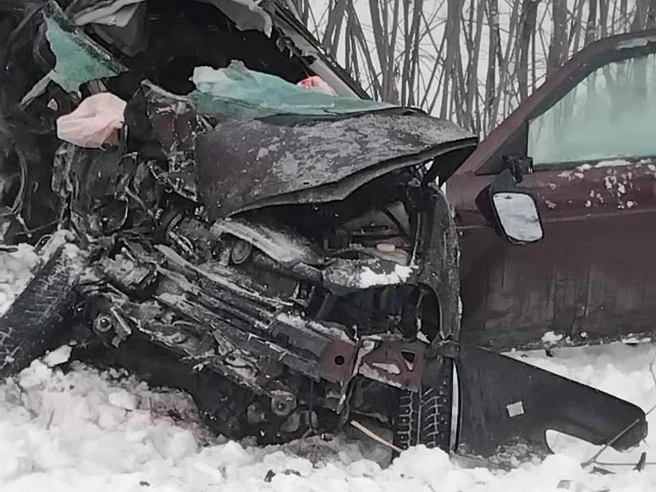 У автомобиля полностью разрушен бампер | Источник: ГУ МВД России по Новосибирской области