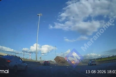 Авария с грузовиками на КАД попала на видео