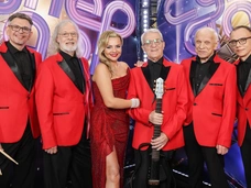 «Как могут судить внук Пьеха и солистка Понаровская?»: фанаты о победе «Поющих гитар» в финале «ВИА Суперстар»