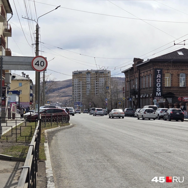 С сопками любая улица становится живописнее | Источник: Алена Кисель