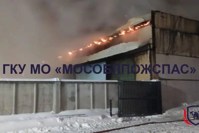 В Электроуглях загорелся завод по производству пластика