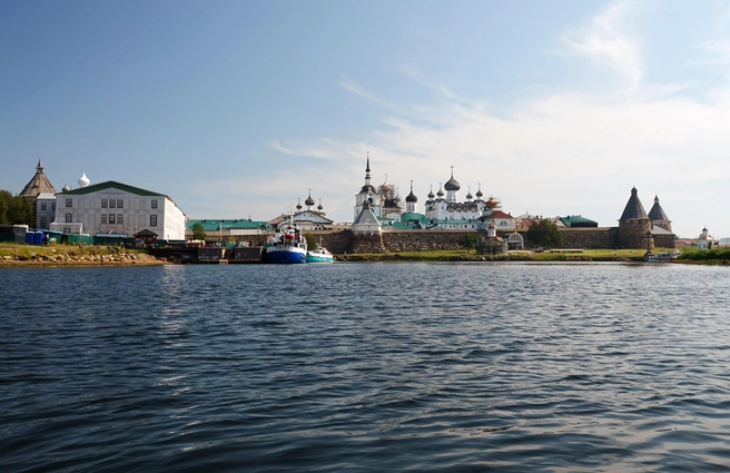 Вид с моря на Соловецкий кремль | Источник: Евгений Марсаков