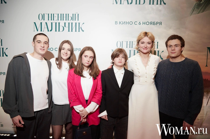 Надежда Михалкова с детьми и племянниками