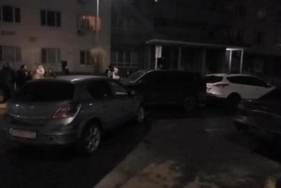 Пьяный водитель влетел в припаркованное авто во дворе Нижнего Новгорода