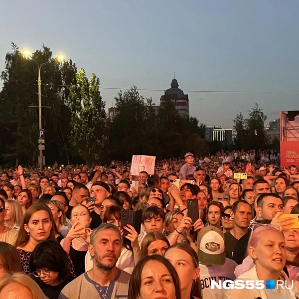 Еще один зритель тоже постарался | Источник: Кристина Савиных / NGS55.RU