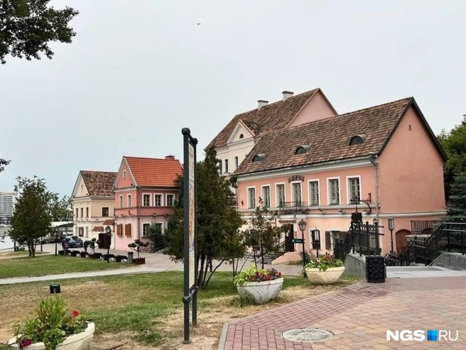 Троицкое предместье&nbsp;— очень уютный и аутентичный район Минска. Тут снимают фильмы и проводят экскурсии | Источник: Настасья Медведева / NGS.RU