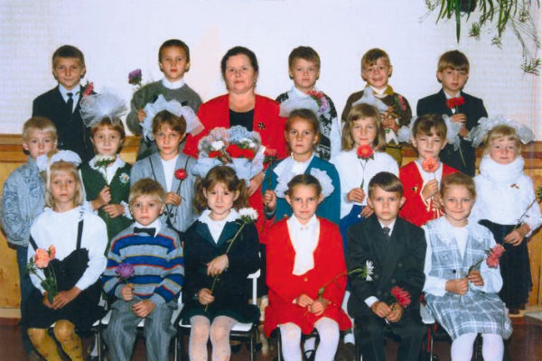 До девятого класса будущая звезда училась в городе Междуреченске