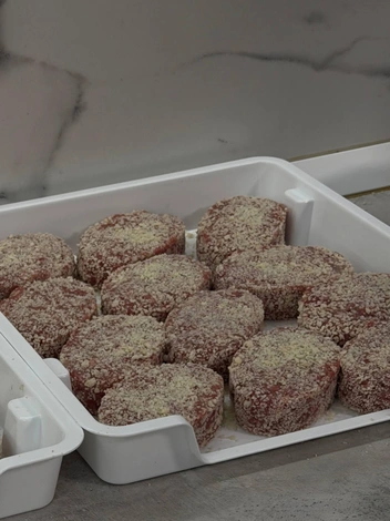 Девушка сама закупает продукты, готовит и упаковывает заказы | Источник: из личного архива Лики Суржан