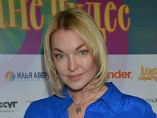 Анастасия Волочкова решила больше не скрывать свой зад после скандала с писаньем под елочкой